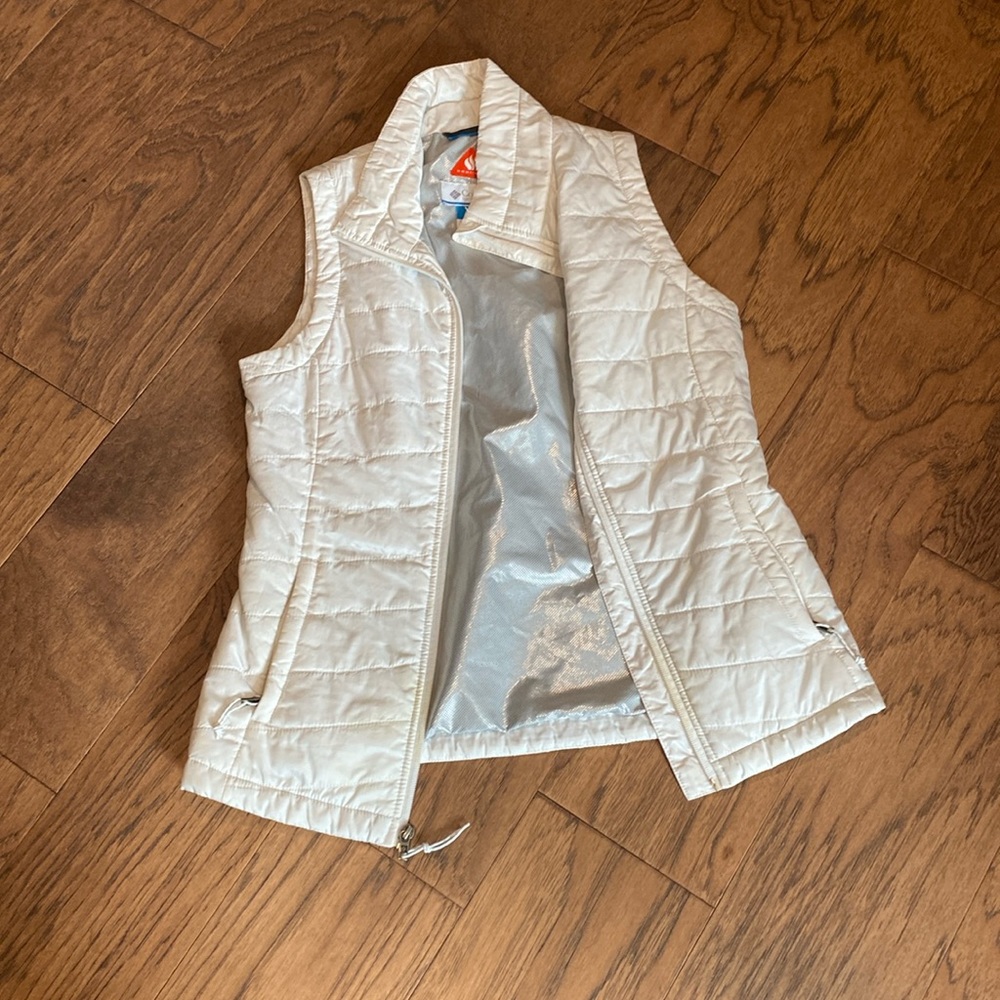 Used XS Columbia vest, white